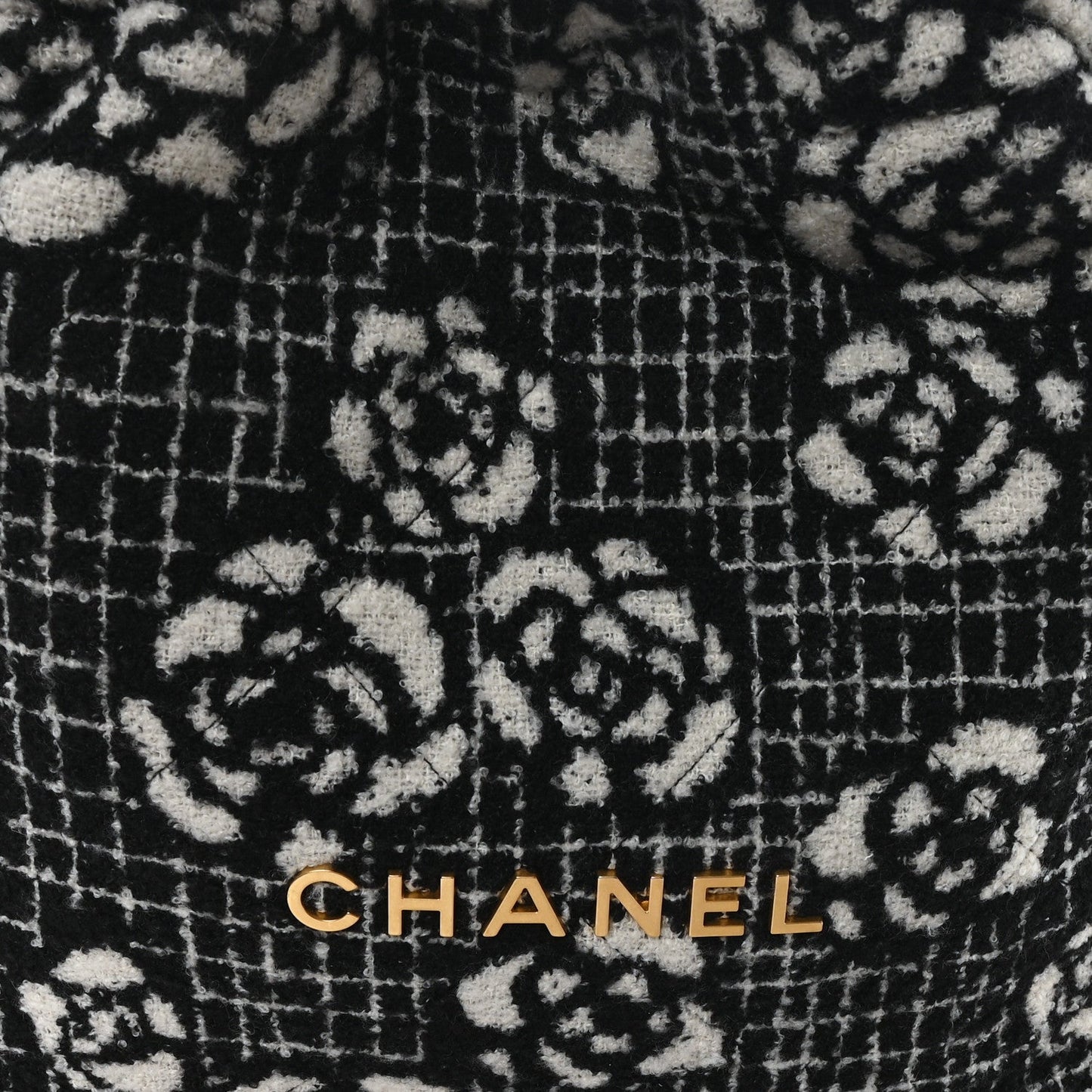 Cashmere Quilted Camellia Chanel 22 Black White