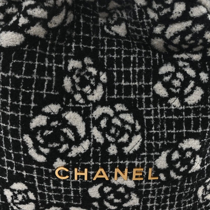 Cashmere Quilted Camellia Chanel 22 Black White