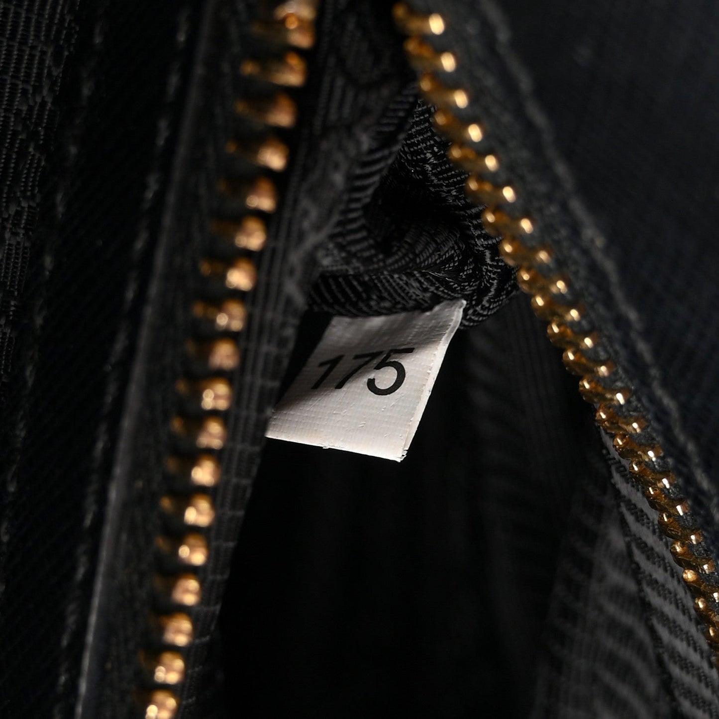Saffiano Medium Galleria Double Zip Tote Black