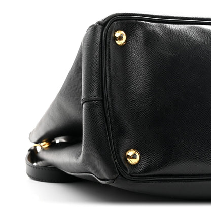 Saffiano Medium Galleria Double Zip Tote Black