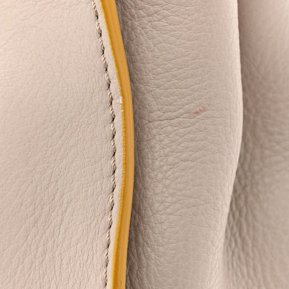 Vitello Seta Burro Medium Peekaboo Iconic Satchel Grigio Polvere Mattone