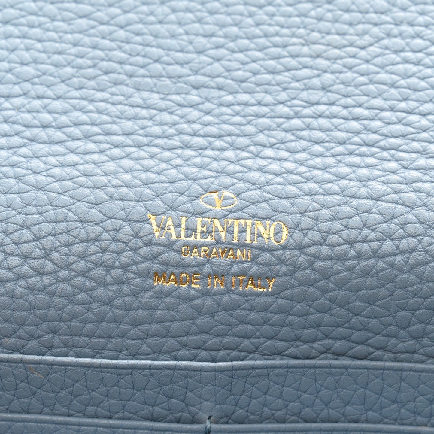 Pebbled Calfskin Rockstud Flip Lock Wallet On Chain Niagara
