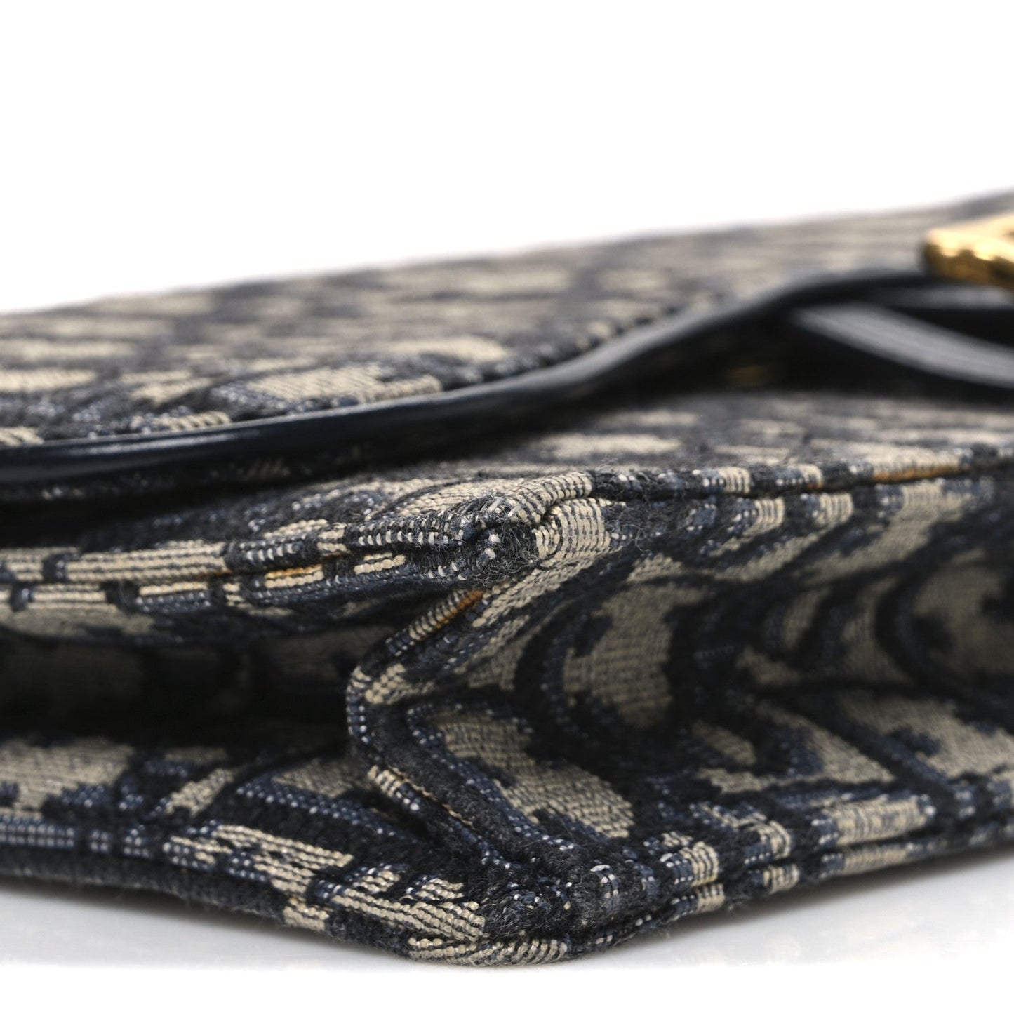 Oblique Saddle Chain Pouch Blue