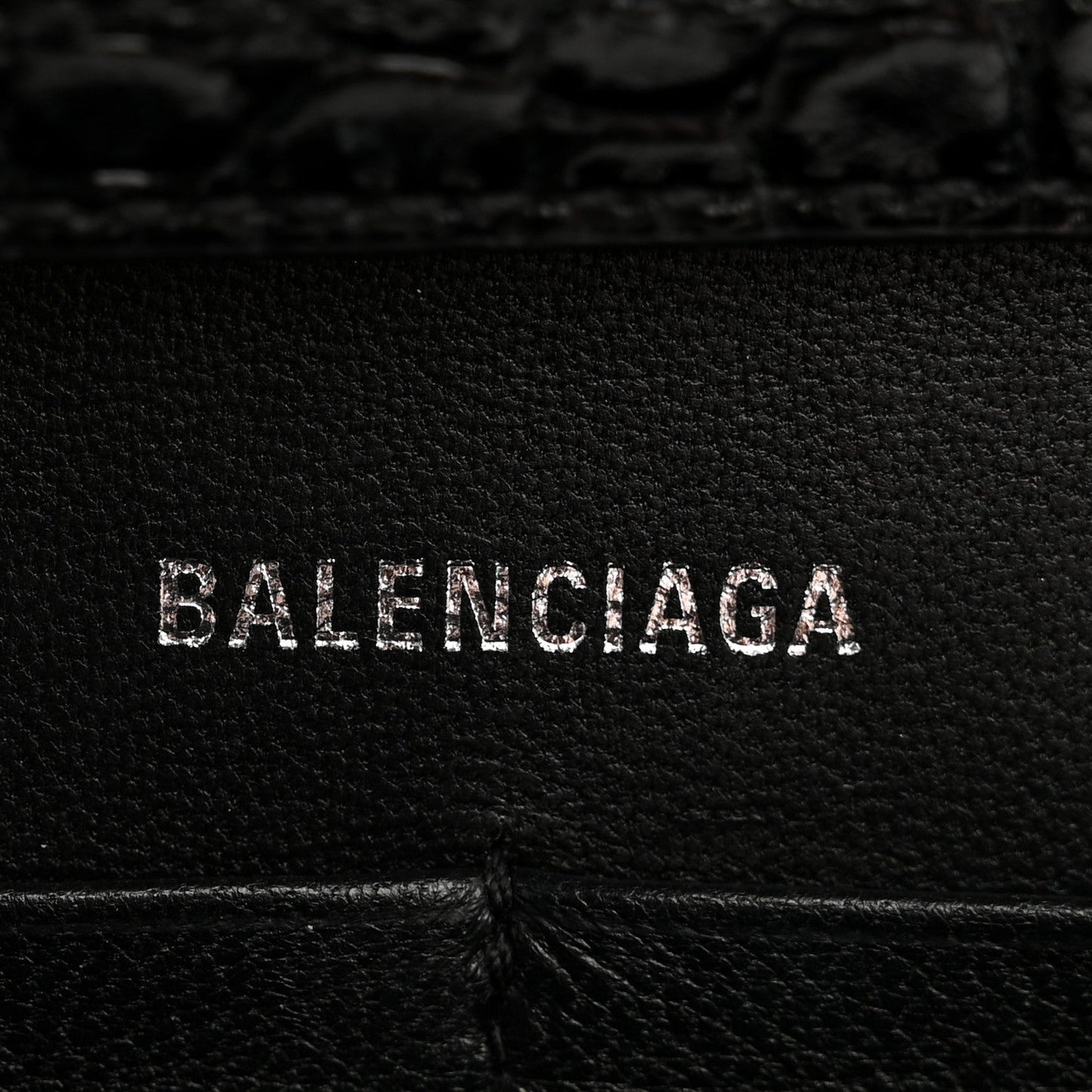 Shiny Calfskin Monochrome Crocodile Embossed Hourglass Chain Bag Black