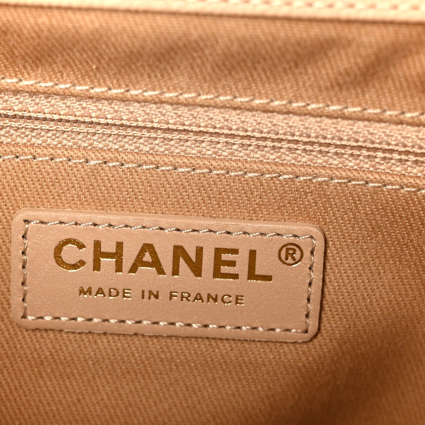 Caviar Quilted Medium Business Affinity Flap Beige