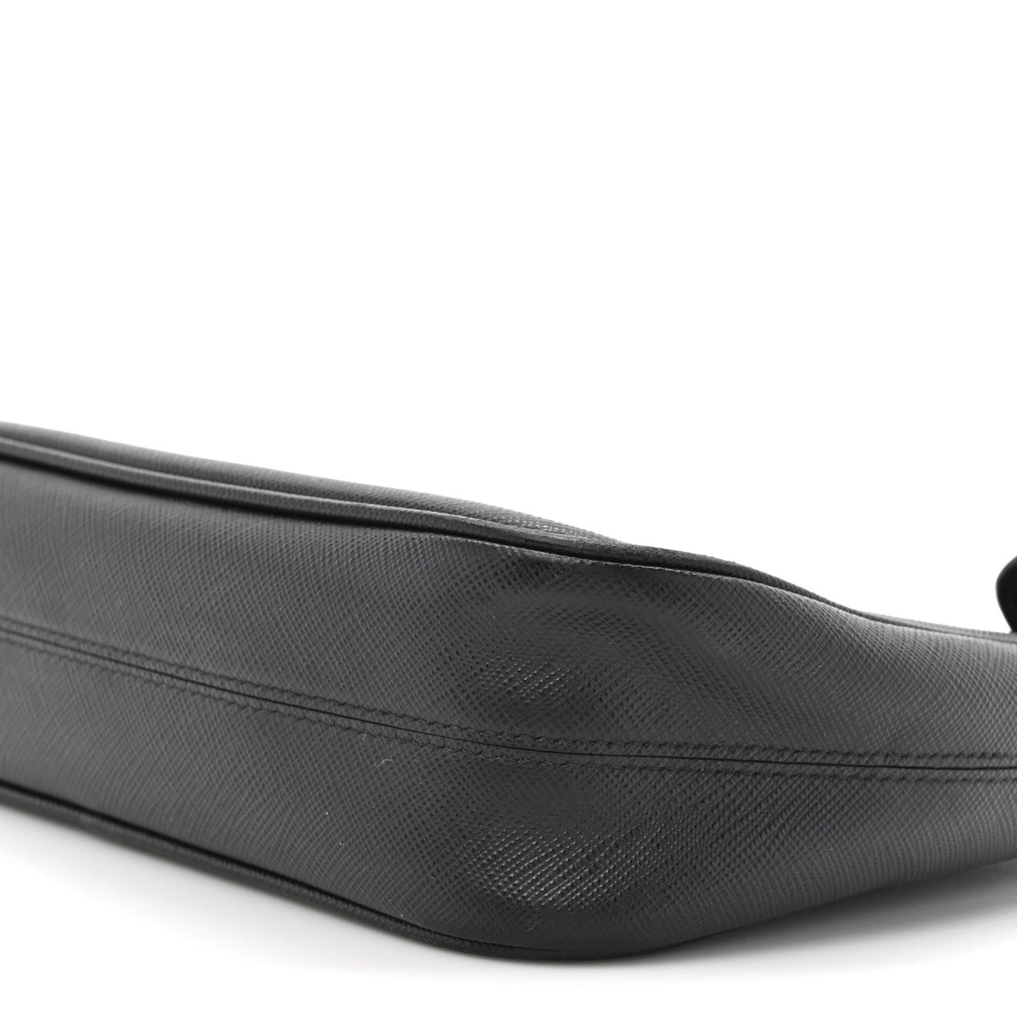 Saffiano Lux Re-Edition 2005 Shoulder Bag Black