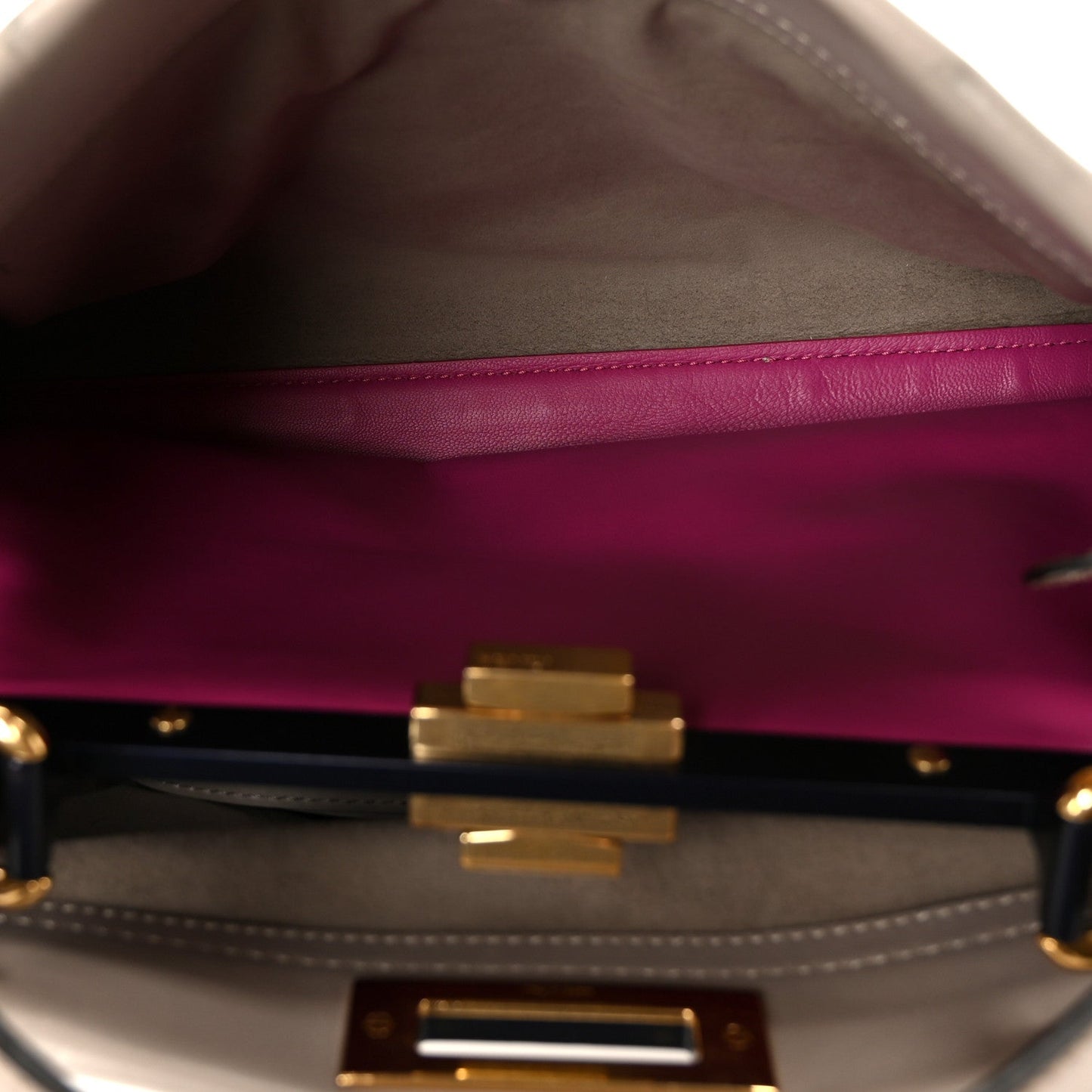 Vitello Seta Shiny Nappa Medium Peekaboo Iconic Satchel Grigio Polvere Magenta