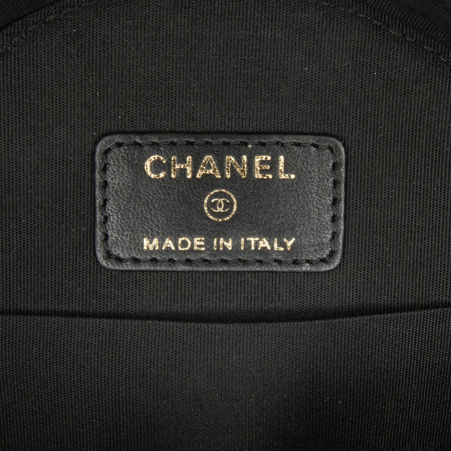 Chanel CC Quilted Lambskin Ribbon Round Clutch With Chain (SHG-oOGi2u)