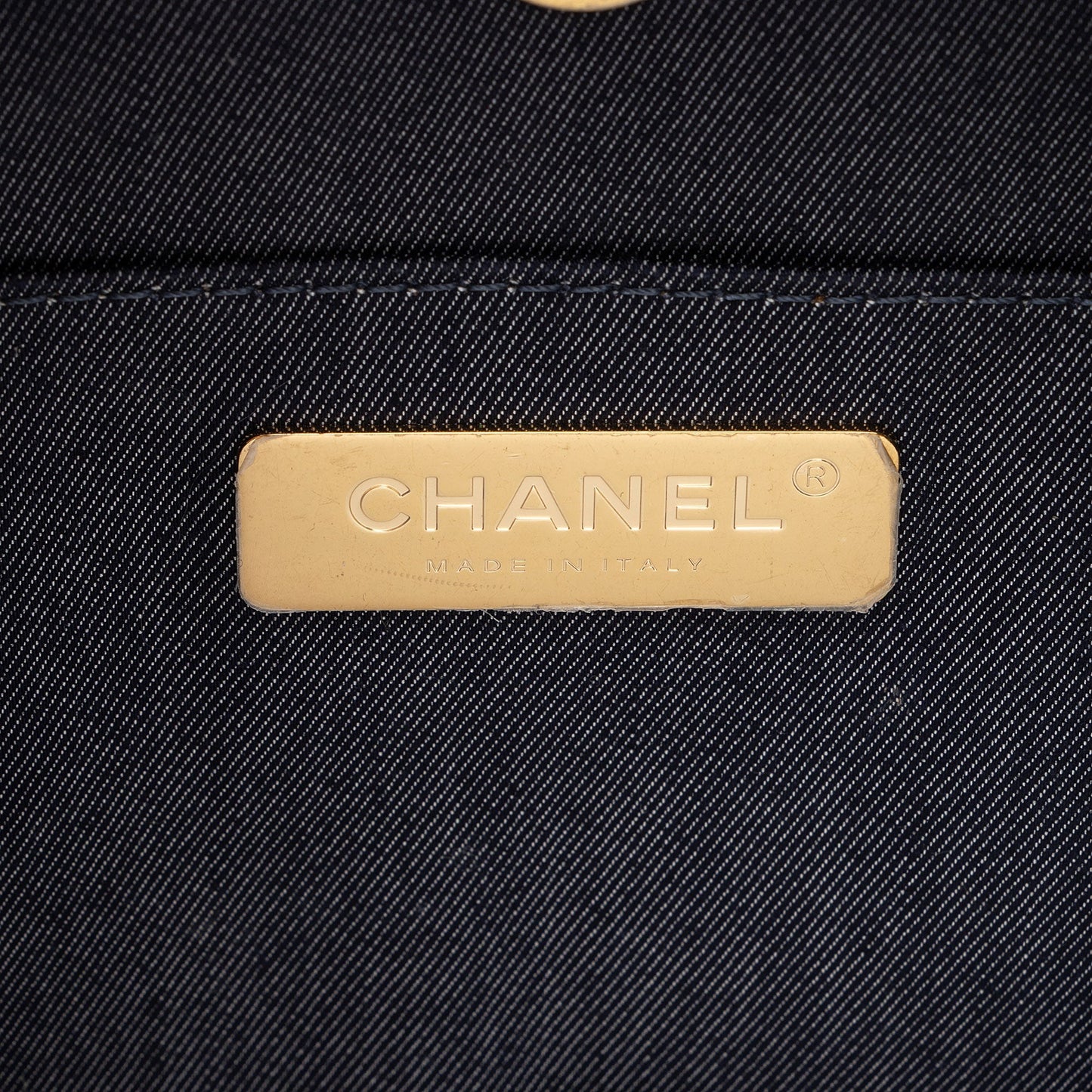 Chanel Crumpled Calfskin En Vogue Round Shoulder Bag
