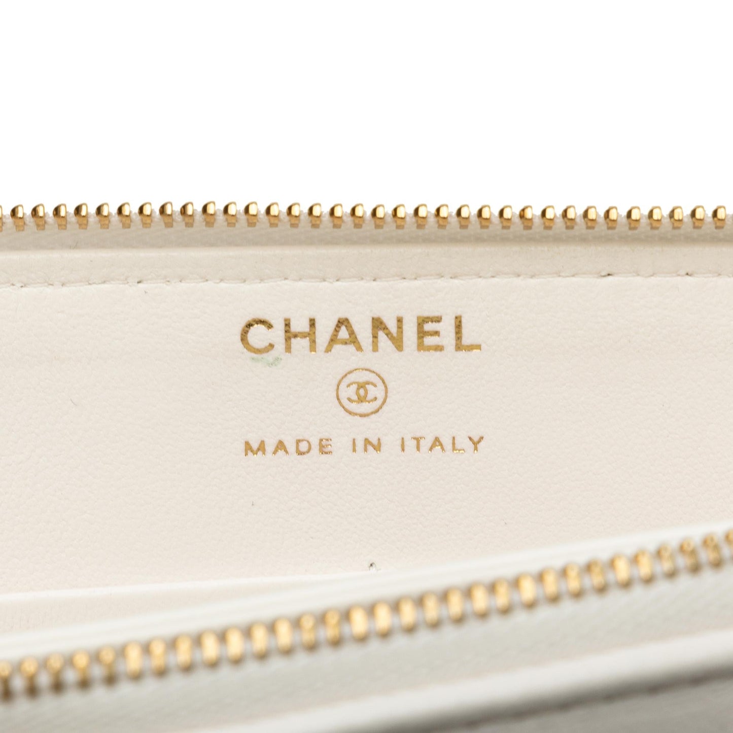 Chanel Lambskin Wave Clutch (SHG-7pqsXs)