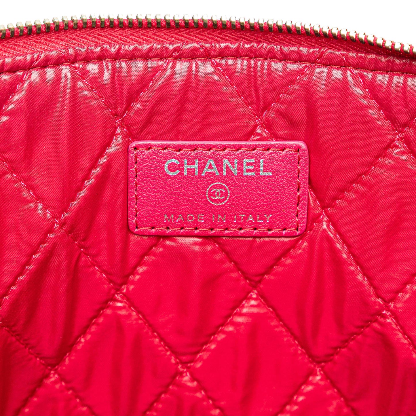Chanel Large Quilted Patent Leather O Case Clutch (SHG-5Pt1t3)
