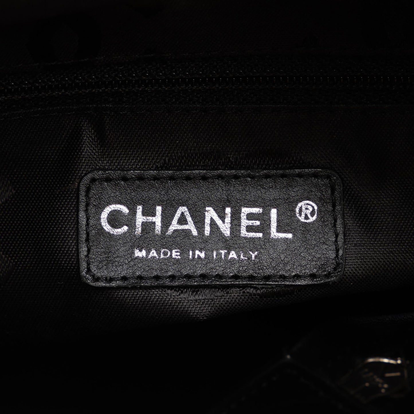 Chanel Medium Cambon Ligne Shoulder Bag (SHG-I92j0a)