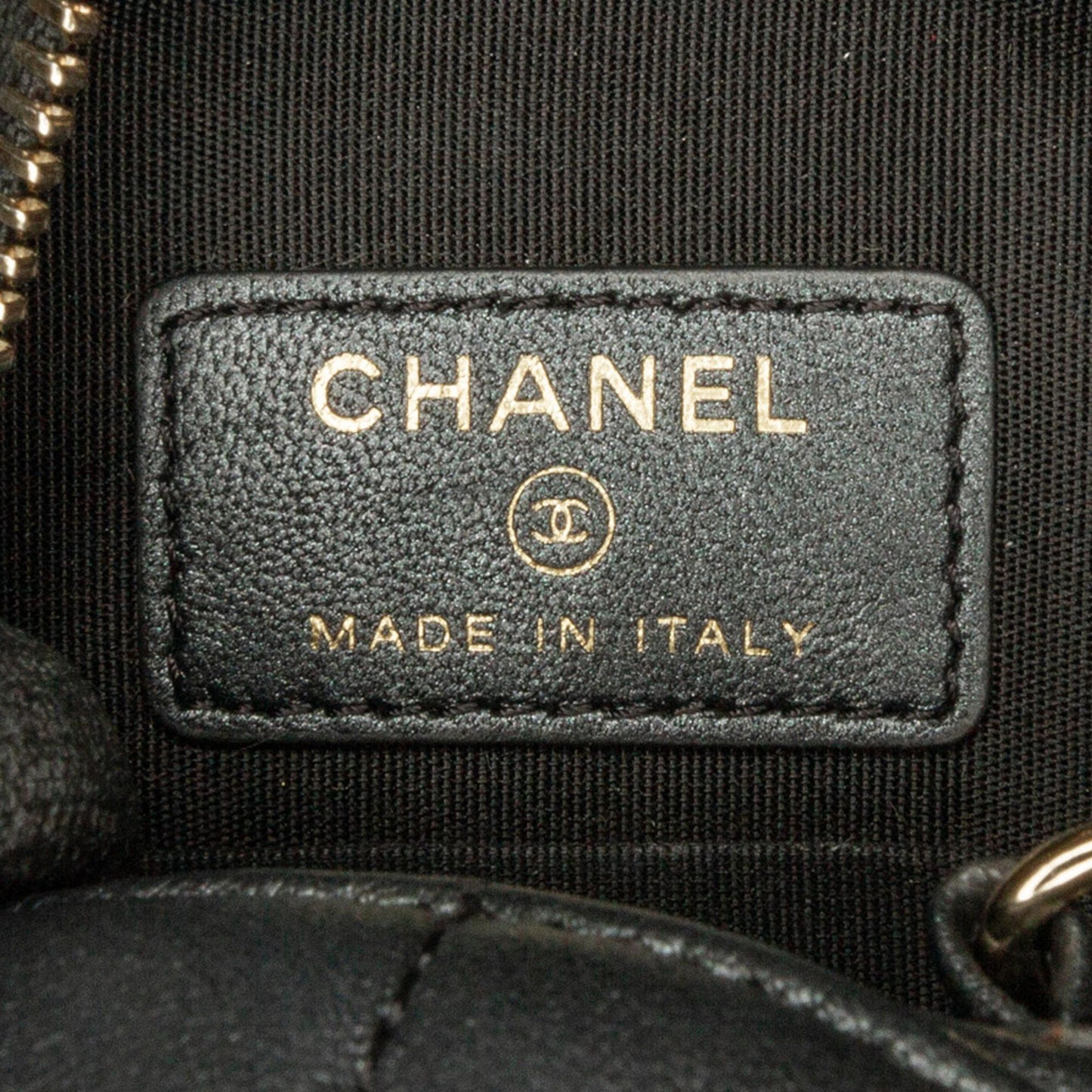 Chanel Quilted Lambskin Round Pearl Clutch with Chain (SHG-gvPaNX)