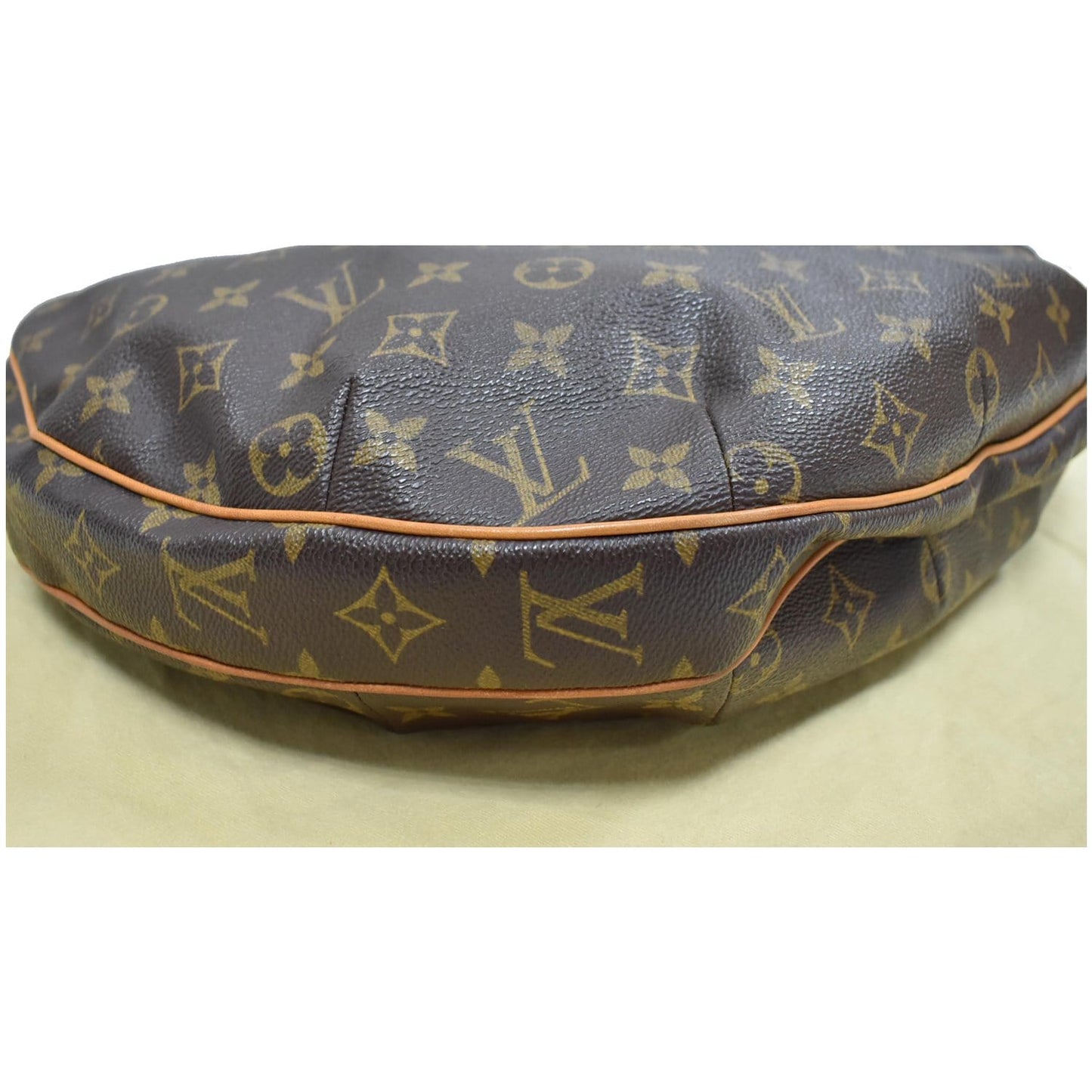LOUIS VUITTON Croissant GM Monogram Canvas Shoulder Bag Brown