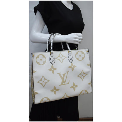 LOUIS VUITTON Onthego GM Giant Monogram Canvas Tote Shoulder Bag Khaki Green