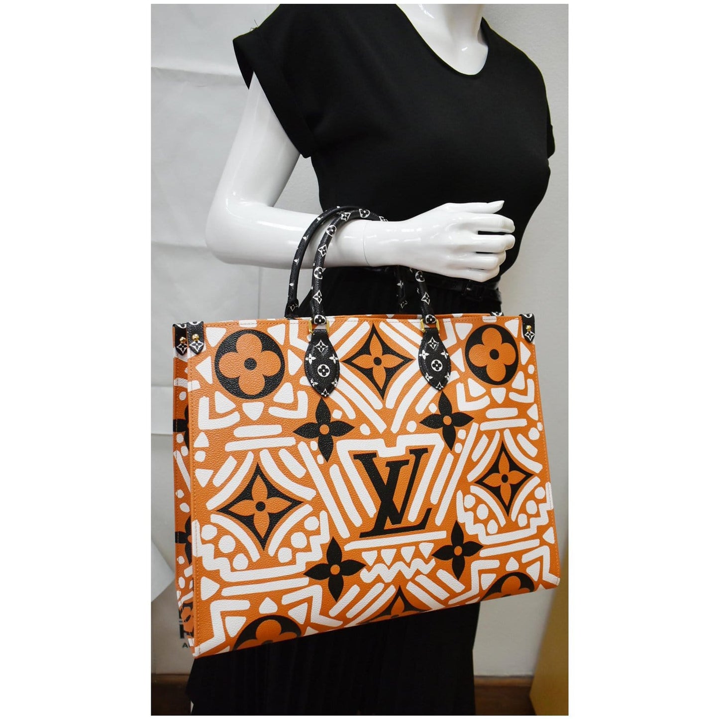 LOUIS VUITTON Onthego GM Crafty Monogram Giant Canvas Shoulder Bag Caramel