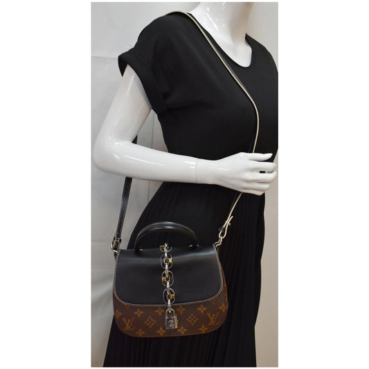 LOUIS VUITTON Chain It Monogram Canvas Shoulder Bag Black