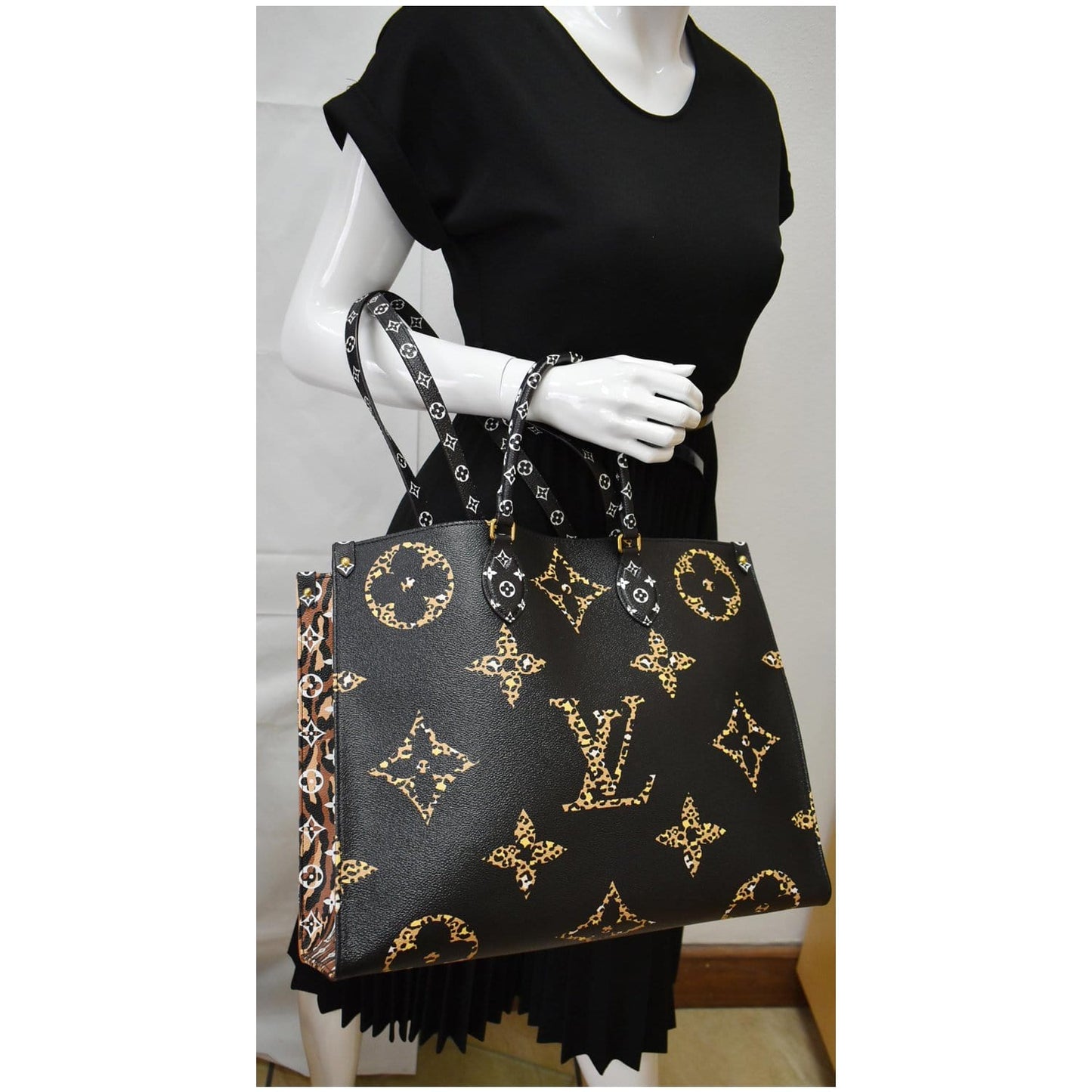 LOUIS VUITTON Onthego Jungle GM Giant Monogram Canvas Tote Shoulder Bag Black