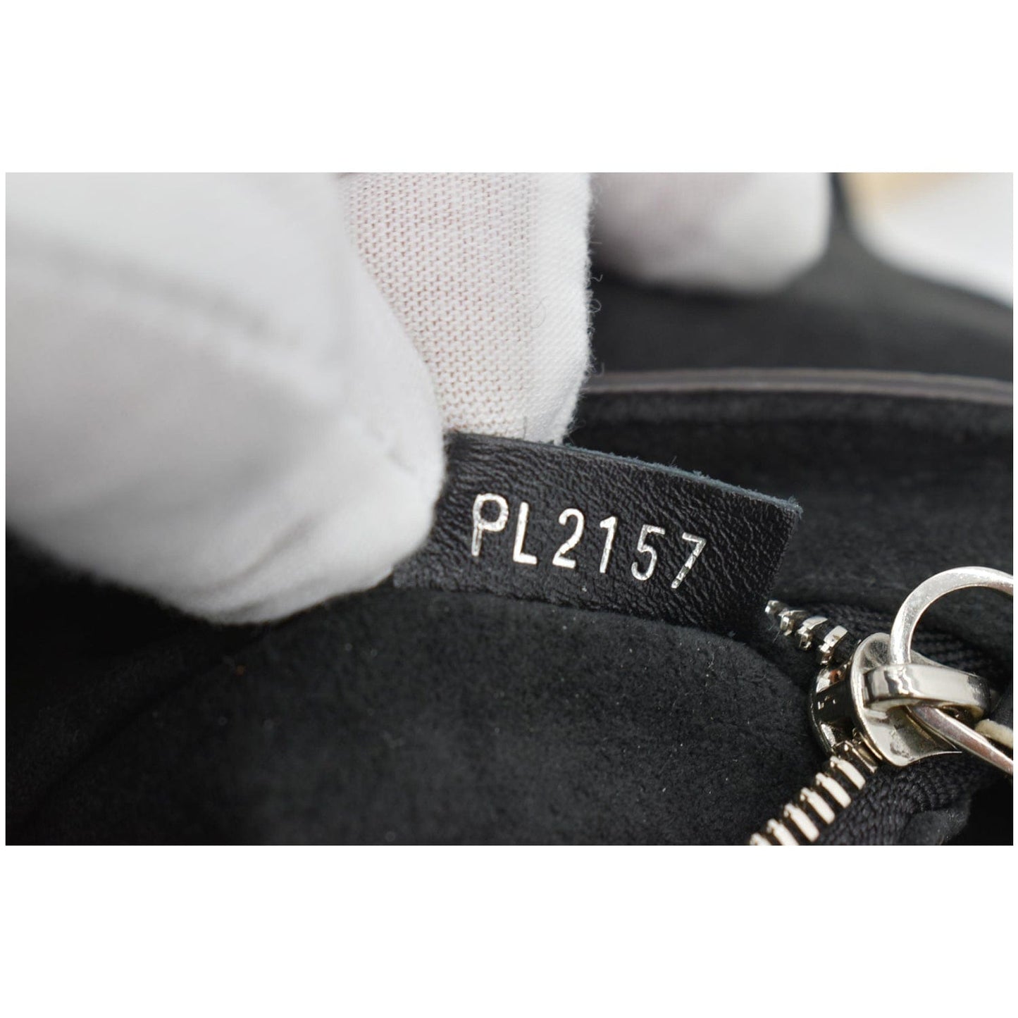 LOUIS VUITTON Chain It Monogram Canvas Shoulder Bag Black