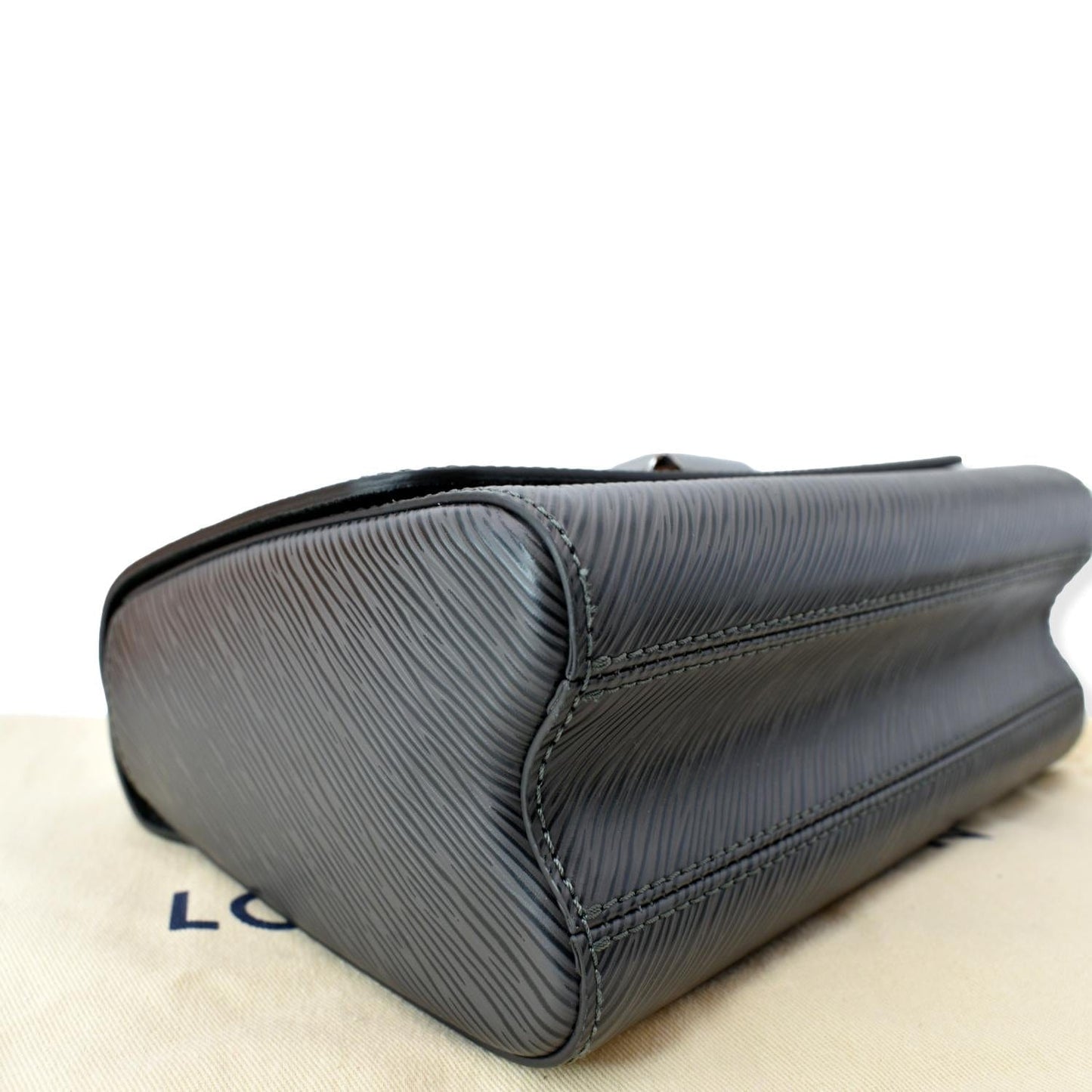 LOUIS VUITTON LV Twist MM Grained Epi Shoulder Bag Black