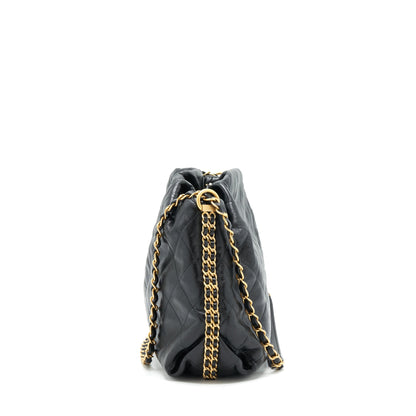 Chanel quilted shoulder bag lambskin black