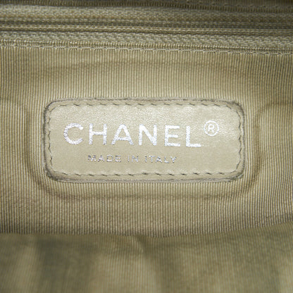 Chanel quilted leather with Chain Shoulder Bag Black