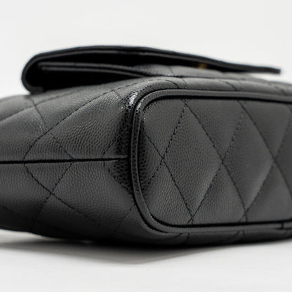 Chanel fold flap vanity clutch with chain caviar black