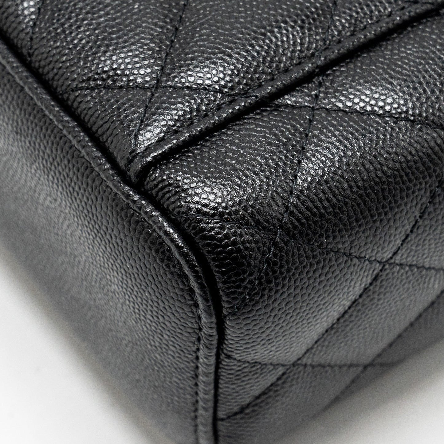 Chanel Small Vanity Clutch with Chain CC Pearl Caviar Black L