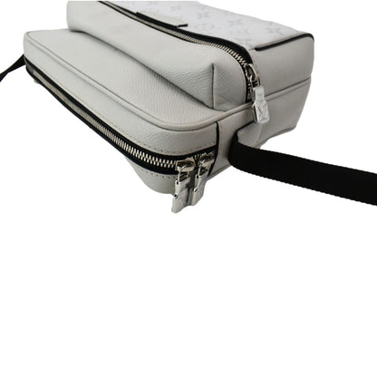 LOUIS VUITTON Outdoor Messenger Monogram Taiga Leather Shoulder Bag Antartica