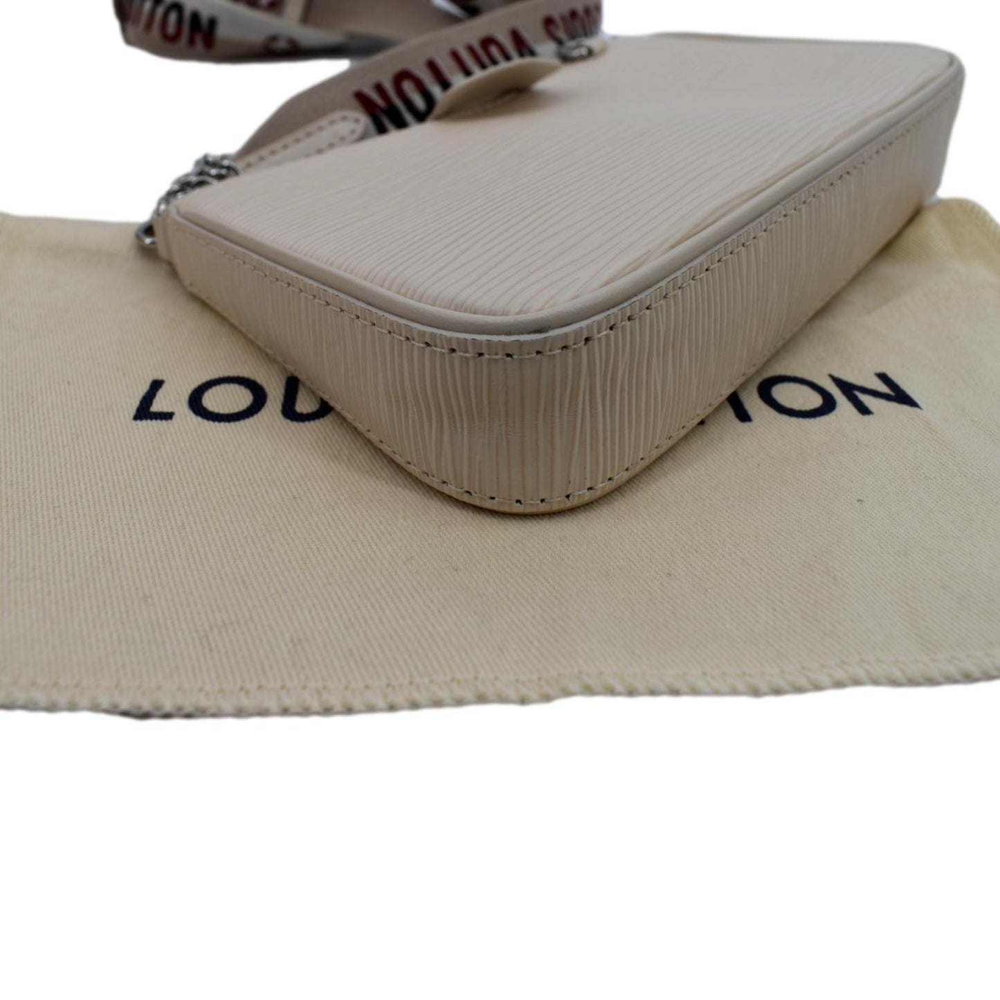 LOUIS VUITTON Easy Pouch On Strap Epi Leather Shoulder Bag Cream