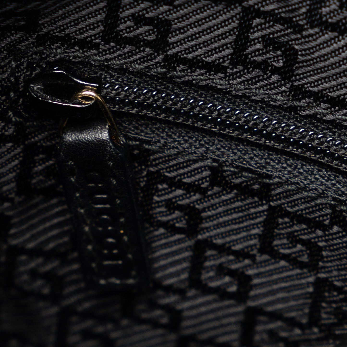 Gucci Canvas Shoulder Bag (SHG-3KiGwd)