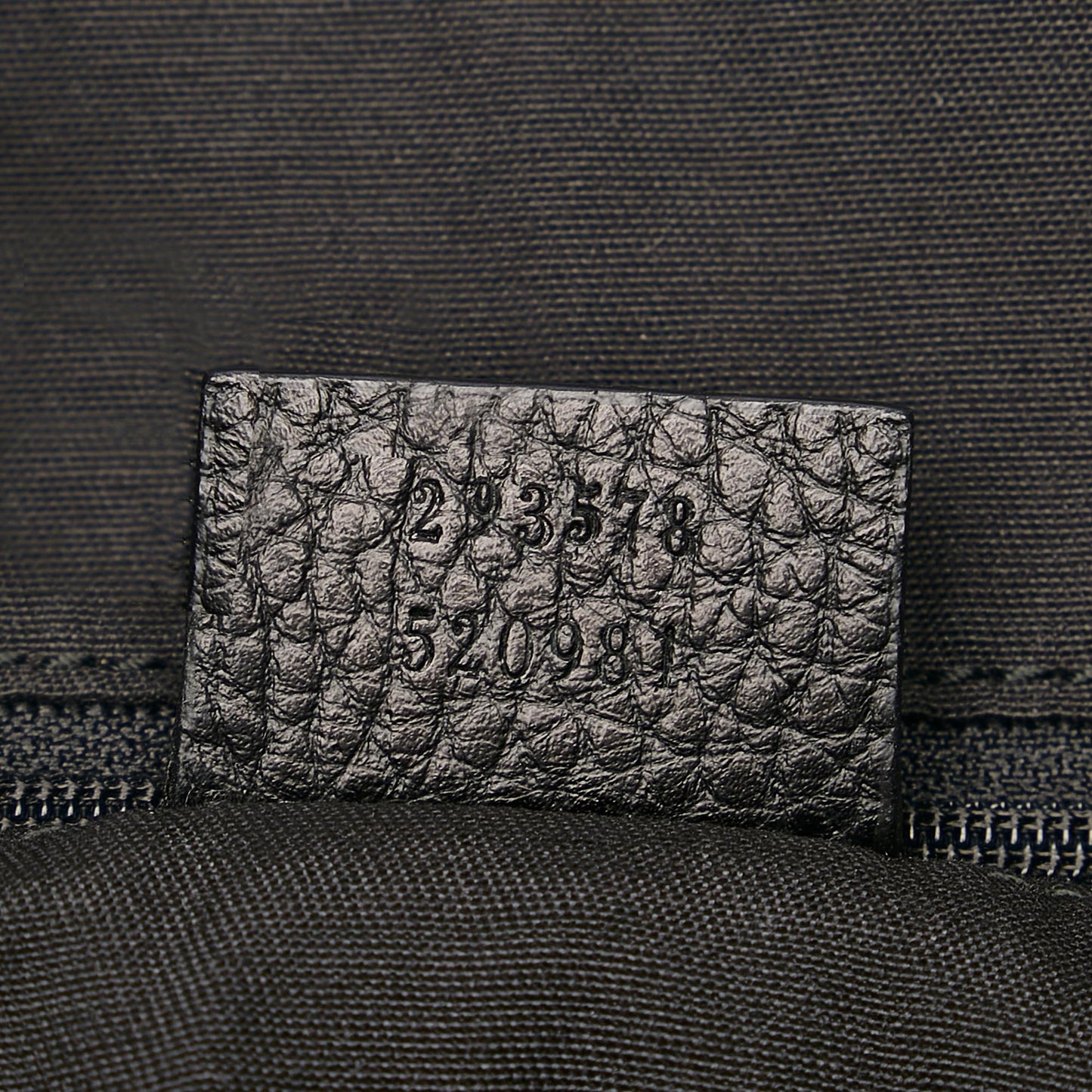 Gucci GG Canvas Pelham Shoulder Bag (SHG-34619)
