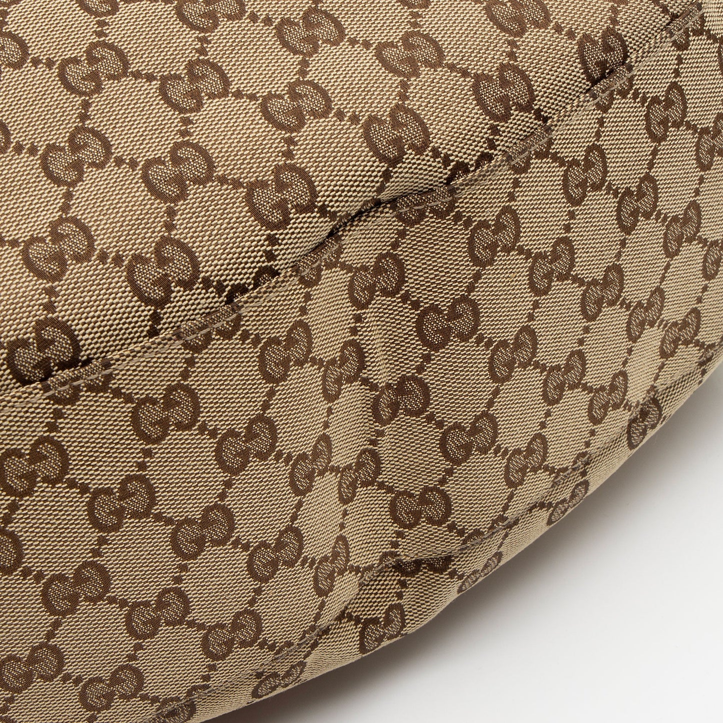 Gucci GG Canvas Pelham Small Shoulder Bag (SHF-ekffiS)