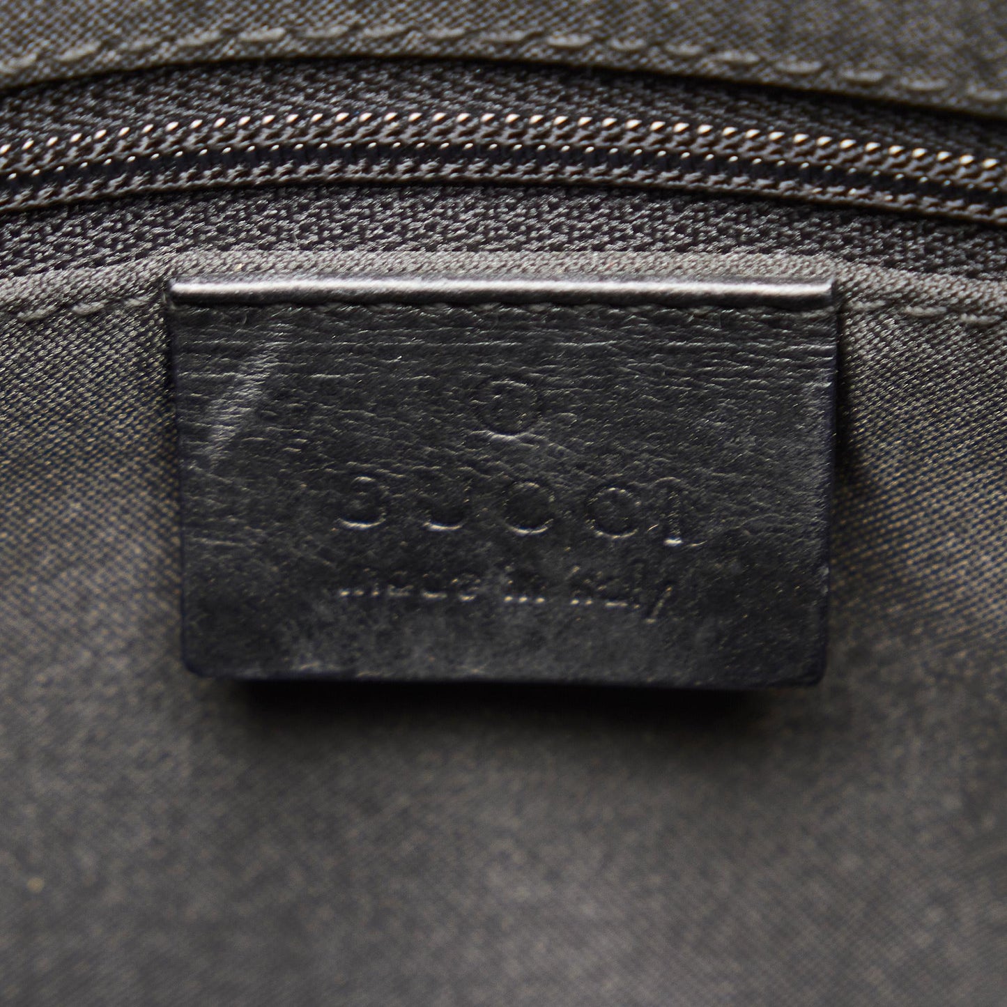 Gucci GG Canvas Shoulder Bag (SHG-kuoaAN)