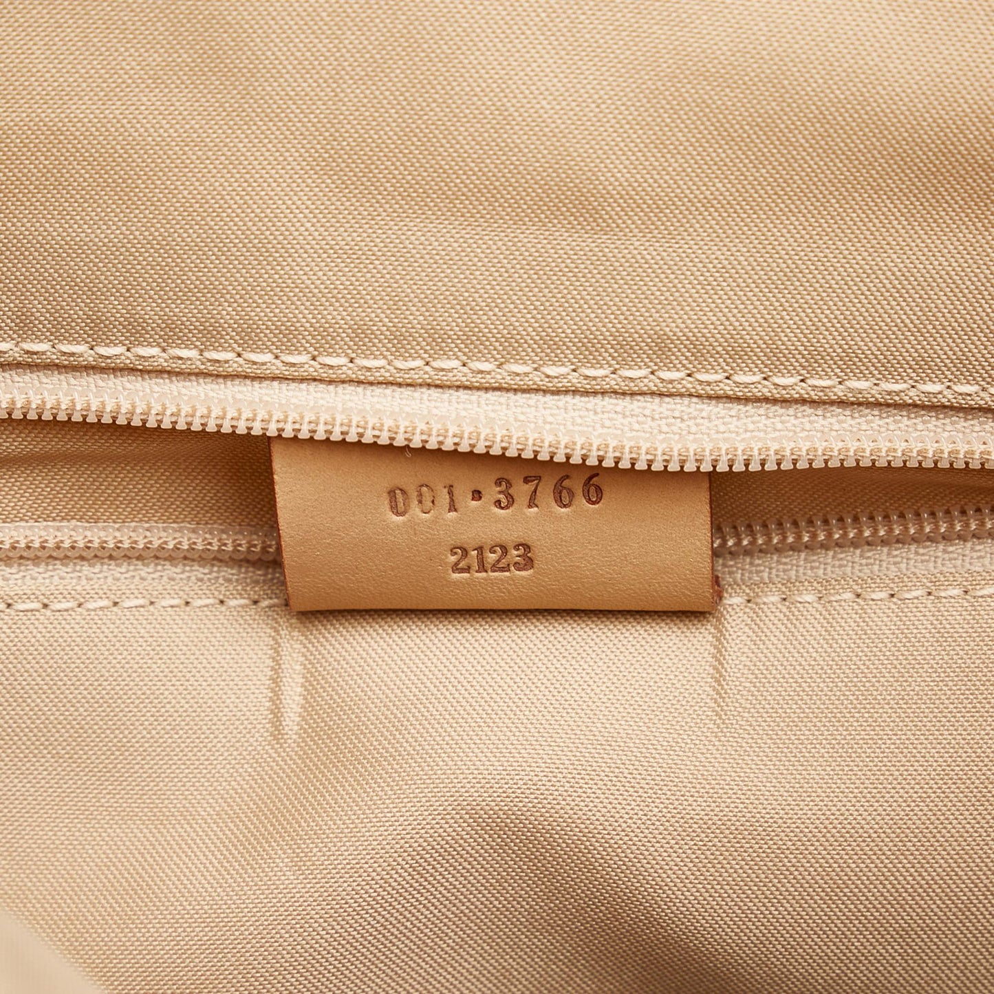 Gucci GG Canvas Shoulder Bag (SHG-71yywG)