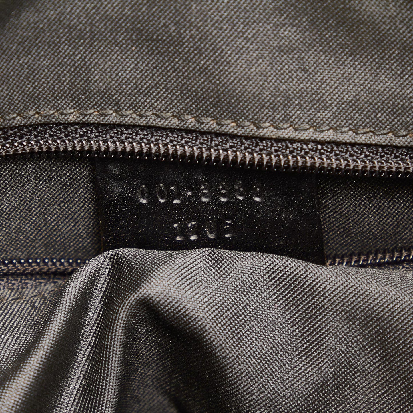 Gucci GG Canvas Shoulder Bag (SHG-B5Viu7)