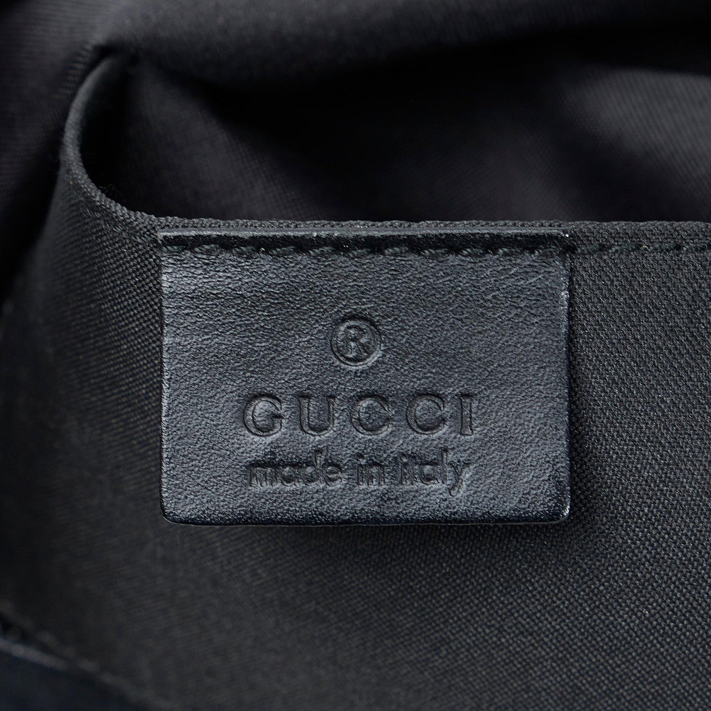 Gucci GG Canvas Shoulder Bag (SHG-gpBdbo)