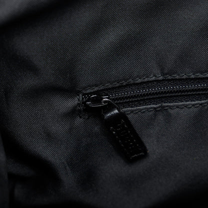 Gucci GG Canvas Shoulder Bag (SHG-DkqJHu)