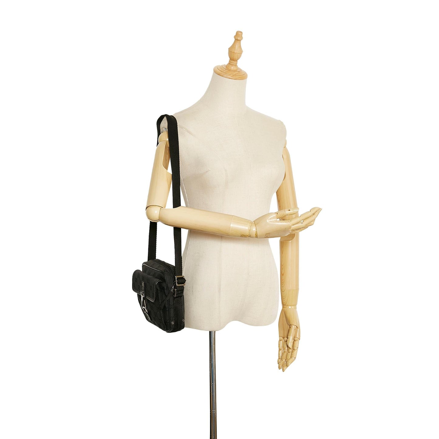 Gucci GG Canvas Shoulder Bag (SHG-9i1J2n)