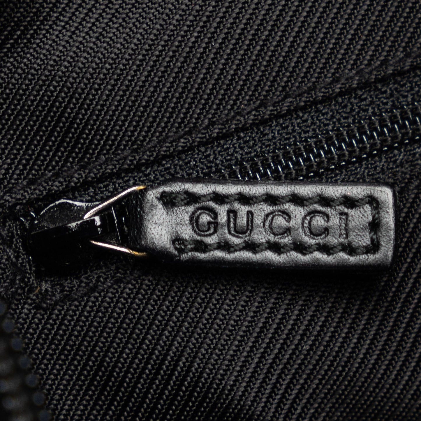 Gucci GG Canvas Shoulder Bag (SHG-VwA6iV)