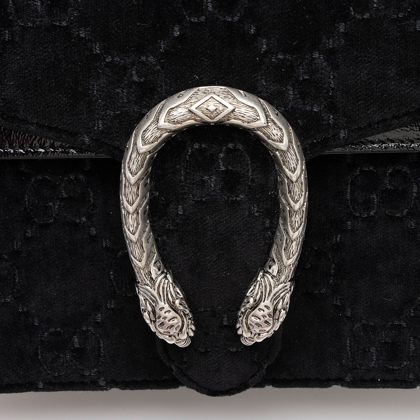 Gucci GG Velvet Dionysus Medium Shoulder Bag