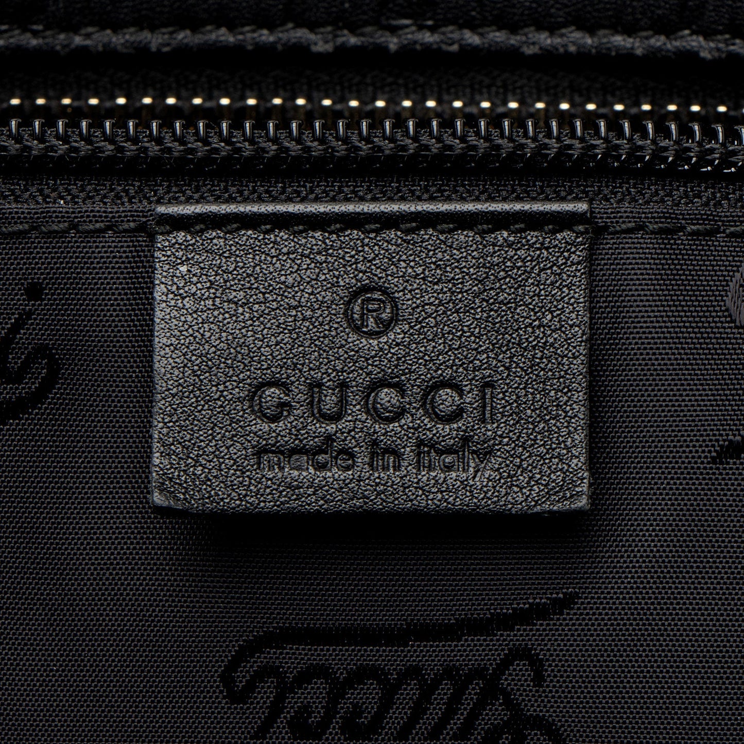 Gucci Guccissima Leather Classic Medium Zip Tote (SHF-CnrScb)