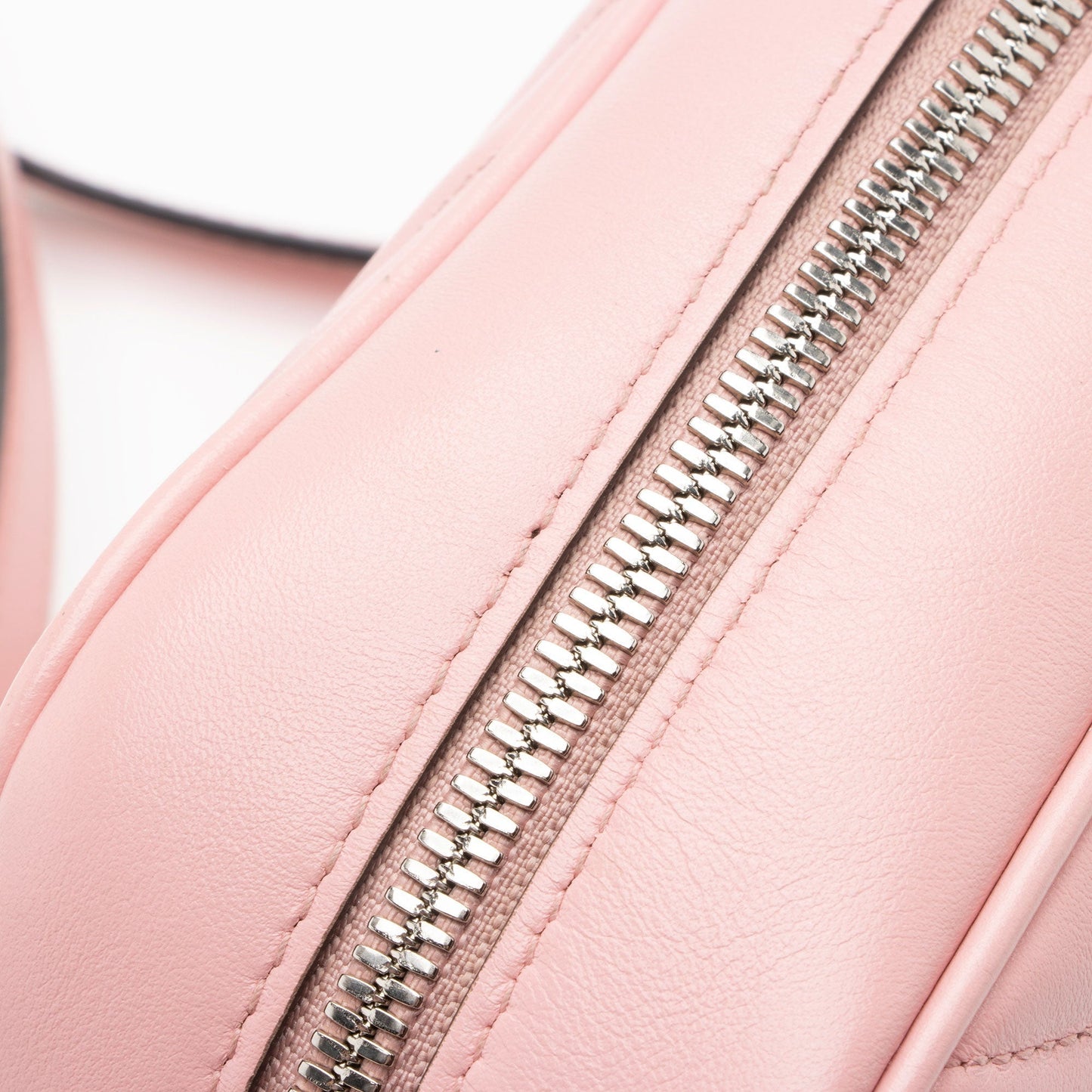 Gucci Matelasse Leather GG Marmont Small Shoulder Bag (SHF-W30FiI)