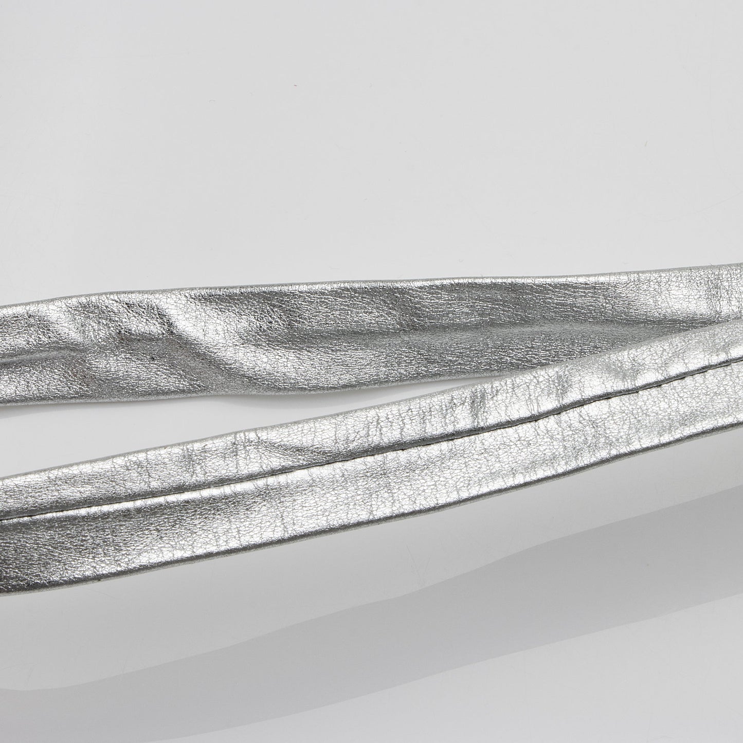 Gucci Metallic Leather Hysteria Small Clutch (SHF-hs8Ncf)