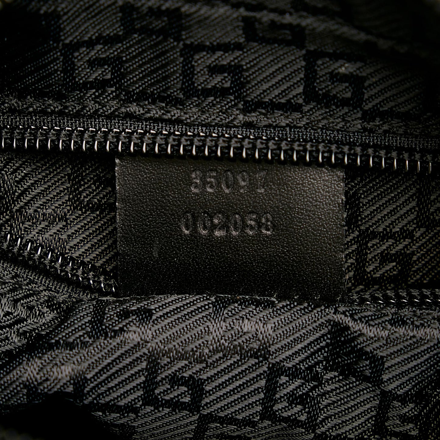 Gucci Nylon Shoulder Bag (SHG-36502)
