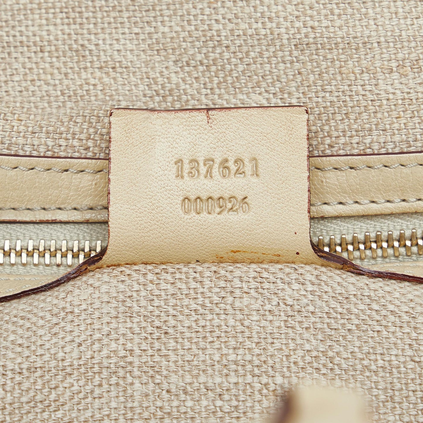 Gucci Pelham Raffia Shoulder Bag (SHG-GEsvBw)