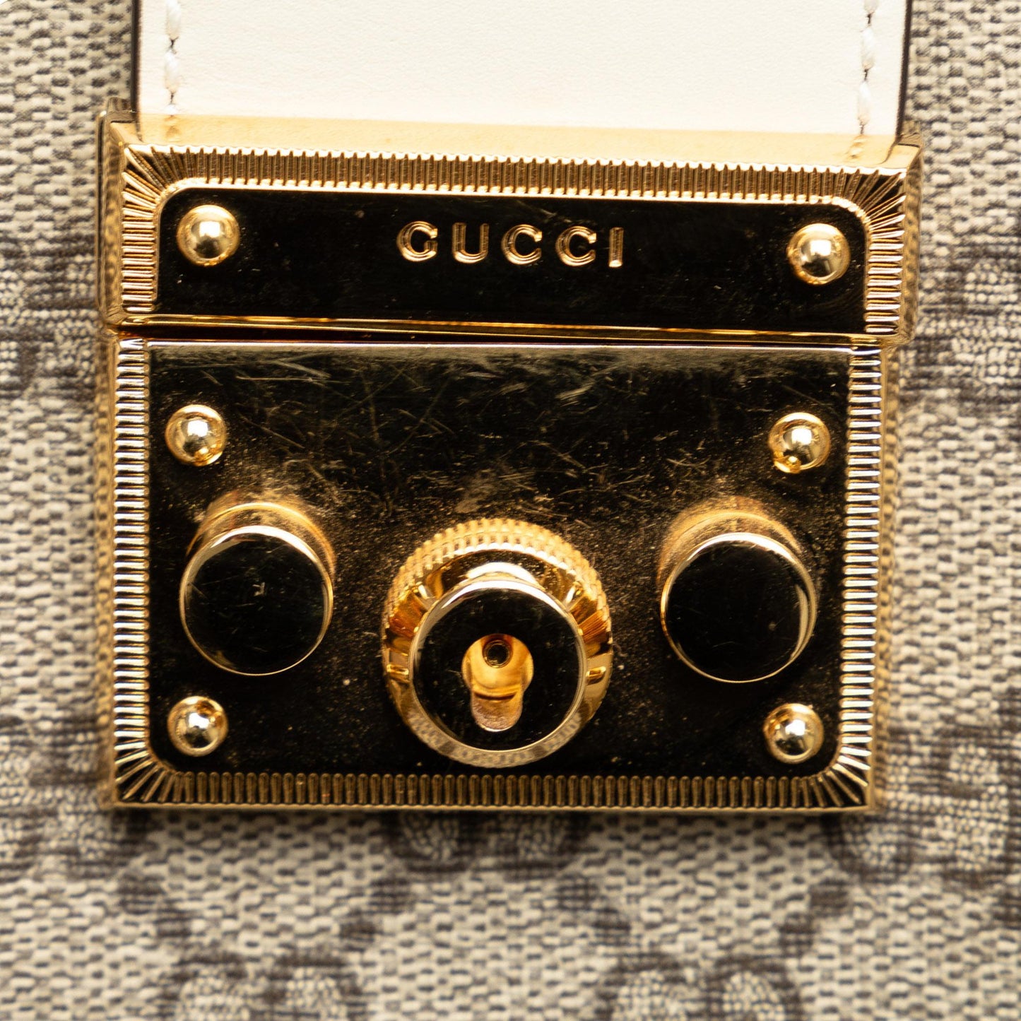 Gucci Small GG Supreme Padlock Tote (SHG-QfnOzS)