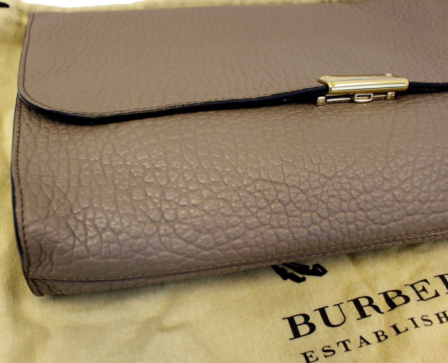 BURBERRY Heritage Sonnet Grain Leather Large Clutch