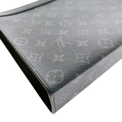 Louis Vuitton VOYAGE CLUTCH