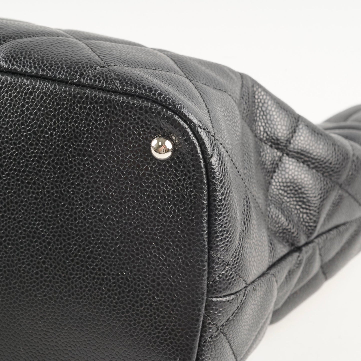 Chanel CC Logo Caviar Black Shoulder Bag - Series 17